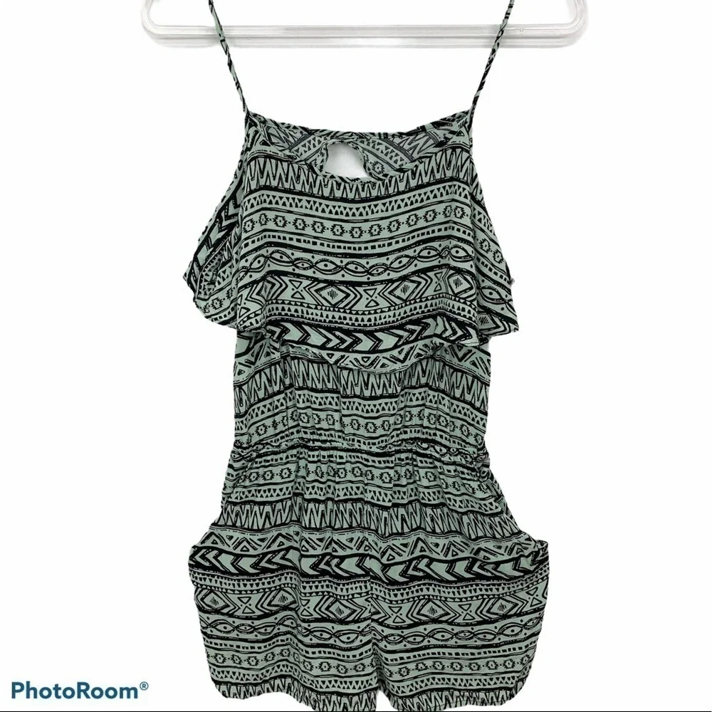 𝅺CHARLOTTE Russe Short Romper Size Small